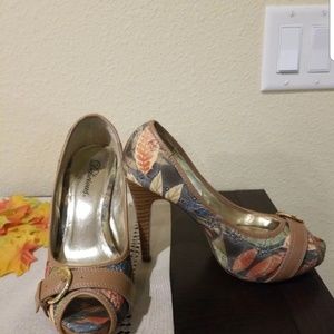 Delicious Flowered heels